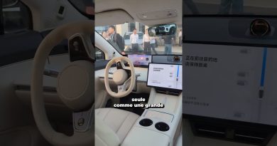 Les phares bleus de cette voiture : explications !