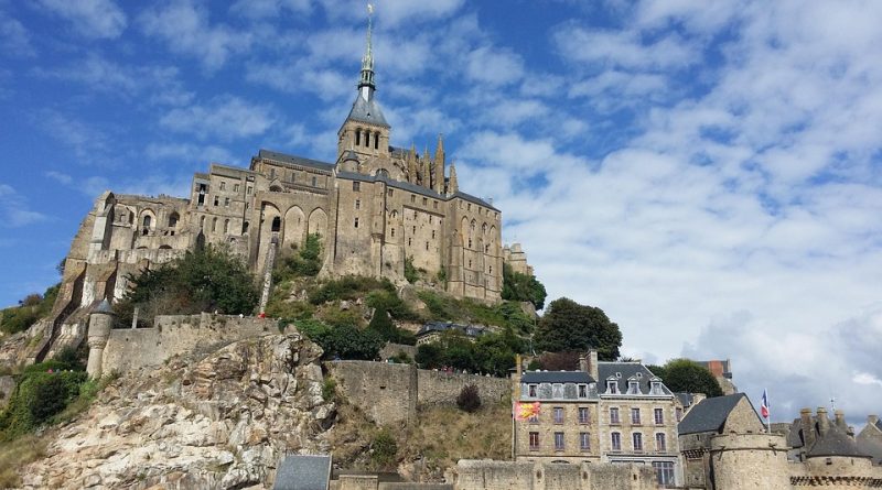Normandie, Caen, Rouen, Mont-Saint-Michel, cliff, beach, cow, landscape, D-Day