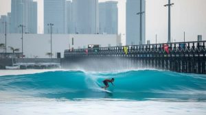JO 2028 : les athlètes polynésiens en stage intensif sur la vague artificielle d’Abu Dhabi