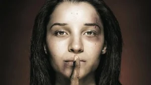 Les violences et discriminations sont en hausse en Martinique, Guadeloupe, Réunion et dans l'Hexagone, mais peu de plaintes sont déposées