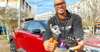 « Les voitures sont de plus en plus confortables mais de plus en plus vulnérables » : à Brest, cet « hackeur éthique » montre comment il pirate sa voiture