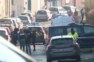 L'homme soupçonné d'avoir poignardé mortellement sa mère et retranché dans une maison à Hirson s'est rendu