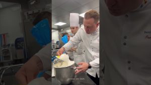 L'île flottante de Paul Bocuse par Benoit Charvet en 2023