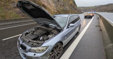 Loire. Accident sur la RN82  : la BMW percute le muret central en béton