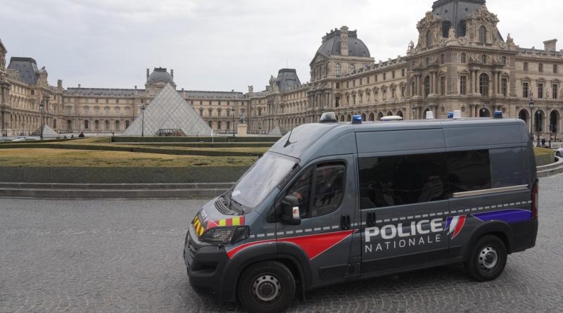 Le spectaculaire vol au Louvre chiffré à 88 millions d'euros par la conservatrice