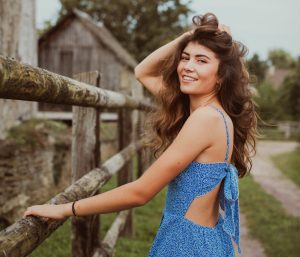 Lycéenne et championne d'équitation en Normandie, Lou est finaliste du concours Top Model Europe