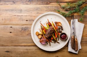 [MAGAZINE] Les recettes du week-end : tatin d'oignons rouges, steak de cerf sauce au poivre et banana bread aux noix