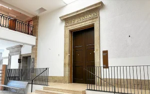 « Ma femme a pris une balle dans la tête ! » : l’appel à l’aide de Yohan Moulin, accusé du meurtre de sa compagne, diffusé dans la cour d’assises du Finistère