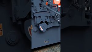 Machine Automatique de Fabrication de Cintres en Action