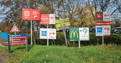 Mâcon. Les panneaux publicitaires directionnels sont-ils trompeurs ?