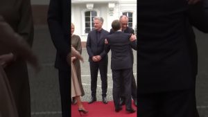 Macron célèbre 35 ans de l'unité allemande en Sarre