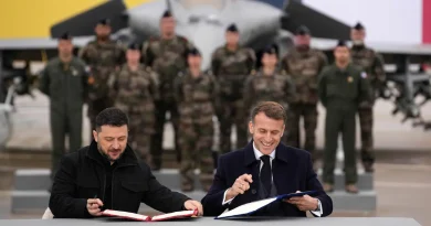 Macron et Zelensky signent un accord pour l’achat futur de 100 Rafale