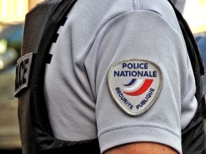 Manche : un homme de 28 ans prend la fuite devant les policiers, une course poursuite s'engage