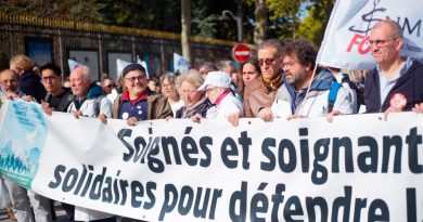 Marche blanche à Paris : les soignants réclament des moyens