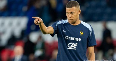 Depuis Clairefontaine et à la veille de France/Ukraine, le capitaine des Bleus Kylian Mbappé a été interrogé en conférence de presse sur le « likegate » de Lucas Chevalier et sur ses difficultés sportives au PSG.