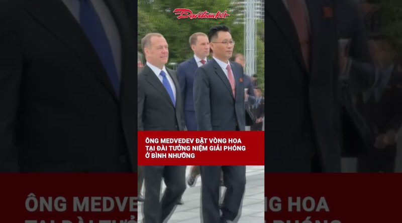 Medvedev honore les soldats soviétiques à Pyongyang