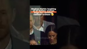 Meghan rit pendant la performance d'une femme autiste