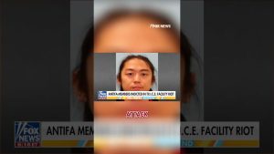 Membres d'Antifa inculpés pour émeute dans un centre ICE au Texas