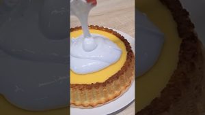 Meringue italienne crémeuse pour une tarte au citron