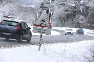 Météo. Alerte neige-verglas : dès 19 h, la vitesse sera abaissée de 20km/h dans ces cinq départements