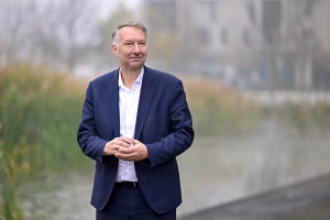 Métropole de Lyon : l’écologiste Bruno Bernard candidat à un second mandat face à l’alliance LR-Aulas