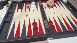 "Mettez du backgammon dans votre vie" : Alexandra, de Monts, est présidente de Touraine Backgammon - ICI