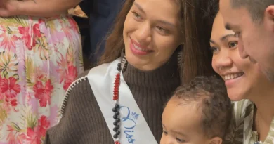 Miss Tahiti 2025 Hinaupoko Devèze rend visite aux malades polynésiens à Paris