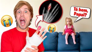 Mon père se blesse à la main sur le nouveau canapé !