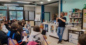 Mont-sous-Vaudrey. Les Petites Fugues : l’auteur dramaturge contemporain Simon Grangeat rencontre les collégiens