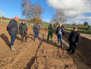 Morbihan : ici ils construisent un talus de 500 mètres pour combattre les inondations