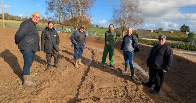 Morbihan : ici ils construisent un talus de 500 mètres pour combattre les inondations