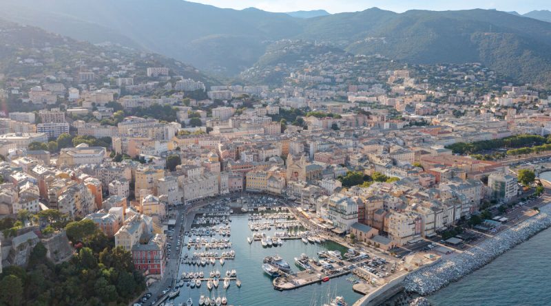 Municipales : à Bastia, une coalition droite-gauche-nationalistes fait front contre le maire sortant