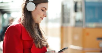 Warner signe la paix et s’associe avec la startup Suno, créatrice de musique par l’IA