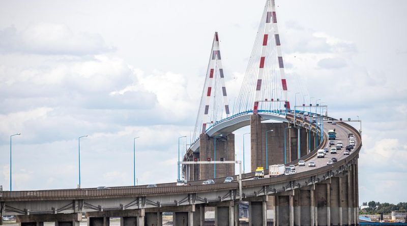 Pays de la Loire, Nantes, Angers, Loire river, castle, vineyard, coast, landscape