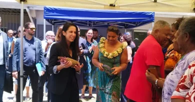 Naïma Moutchou en Calédonie : visite des quartiers de Nouméa et échanges avec les maires