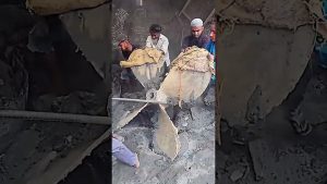 Naissance d'une Hélice Géante en Bronze : Un Chef-d'Œuvre !