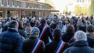 "Nous ne devons pas céder à la peur" : deux cents personnes rassemblées devant la mairie de Montpellier après l’assassinat de Mehdi Kessaci