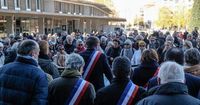 "Nous ne devons pas céder à la peur" : deux cents personnes rassemblées devant la mairie de Montpellier après l’assassinat de Mehdi Kessaci