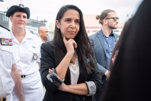 Nouvelle-Calédonie : l’Etat fait le choix risqué d’une « consultation citoyenne anticipée »