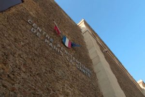 Objectif "zéro portable" en prison d’ici 2026, un plan de lutte expérimenté à la prison de la Santé