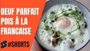 Oeuf parfait, petits pois et émulsion de lard maison