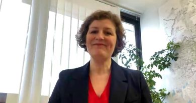 Ouverture du marché de Noël de Strasbourg : "C'est à faire une fois dans sa vie", assure la maire Jeanne Barseghian