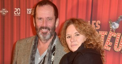 Papasss : Nadège Méziat revient sur scène à Gaillard avec une comédie sur les relations familiales - ICI