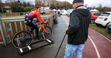 Photos. Les masters, U17 et féminines dans la boue du Cyclo-cross de Geneuille