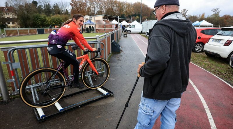 Photos. Les masters, U17 et féminines dans la boue du Cyclo-cross de Geneuille