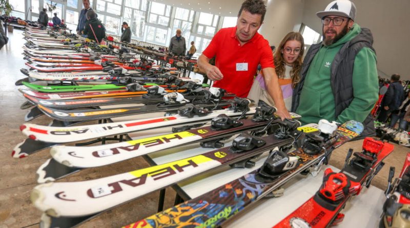 Photos. Saint-Dié : un vent de bonnes affaires souffle sur la bourse aux skis avant l'hiver