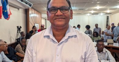 Plage de la Coulée : le maire annule l'interdiction des sports nautiques après la bronca