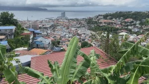 Plus de 3 kg de cannabis, près de 2 kg de cocaïne, des armes, des cagoules : saisie impressionnante dans une maison des Terres-Sainville