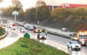 Plus de 4 km de bouchons sur la N12 à la suite de deux accidents impliquant huit véhicules, à Lamballe