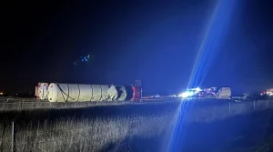 Poids lourd couché sur l’A83 en Vendée : trois blessés légers, la circulation toujours coupée